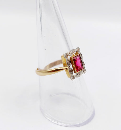 Bague 55 Bague Art Déco or jaune, pierre rouge et diamants taille rose (circa 1920) 58 Facettes A06255