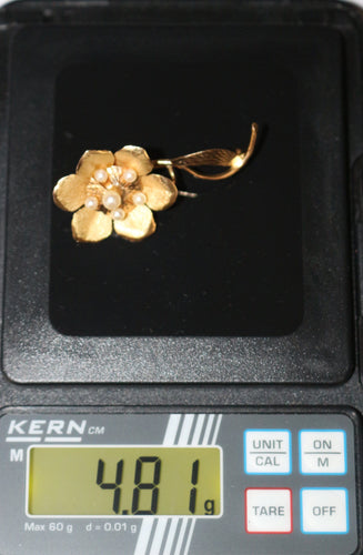 Broche Broche fleur rétro or jaune et perles 58 Facettes 570