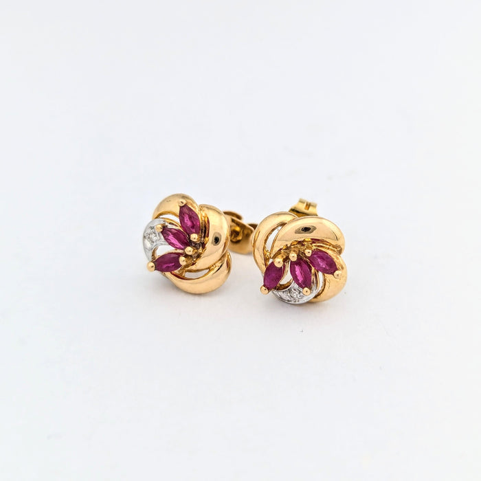 Boucles d'oreilles Boucles d'oreilles en or jaune rubis et diamant 58 Facettes 30820