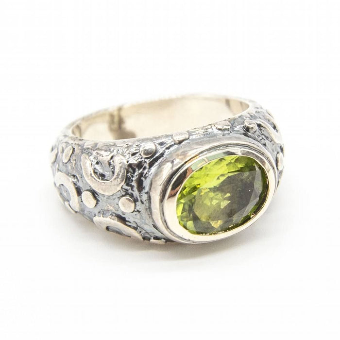 Ring aus Gold, Silber und Peridot