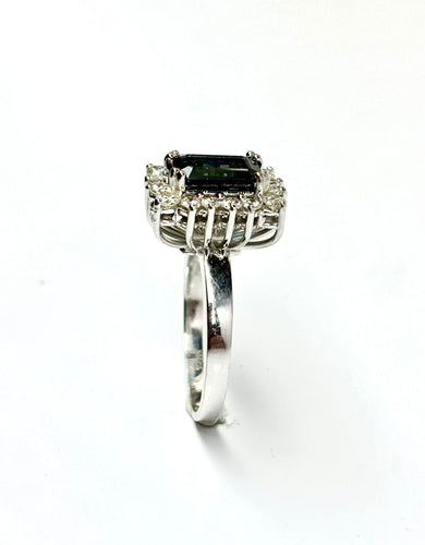 Bague 53 Bague contemporaine en or jaune sertie d'un saphir (1,54 ct) et de diamants (0,36 ct). 58 Facettes E38