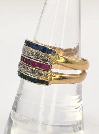 Bague 55.5 Bague Bandeau or jaune sertie de saphirs, émeraudes, rubis et diamants 58 Facettes