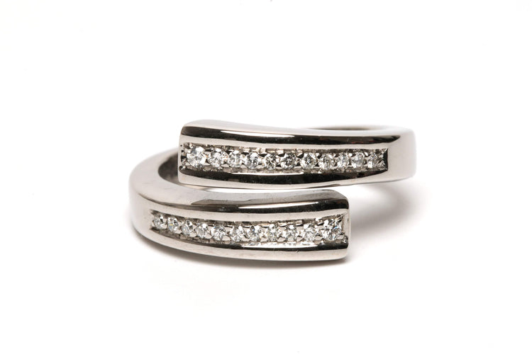Bague 58 Bague contemporaine or blanc, diamants 58 Facettes 21798
