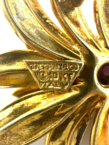 Broche TIFFANY & Co. Broche vintage or, rubis et diamants 58 Facettes