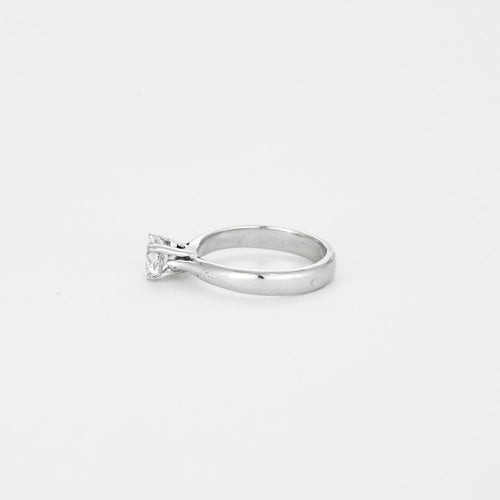 Bague 52 Bague solitaire en or gris 58 Facettes