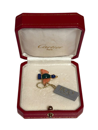 CARTIER - Vogelbroche, geel goud, roze koraal, chrysopraas, robijn, blauw email