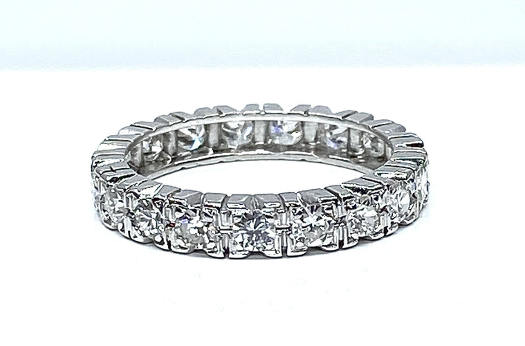 Bague 49 Alliance en platine sertie de 19 diamants 58 Facettes AB589