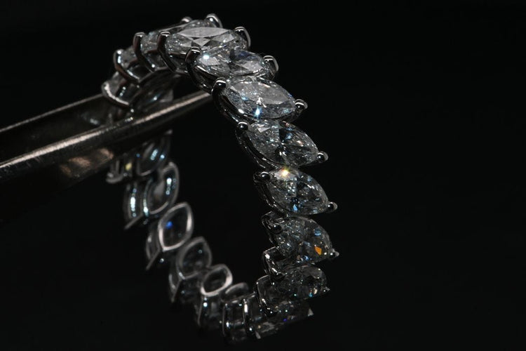 Bague 54 Bague De Fiançailles En Or Blanc Ornée De Diamants 58 Facettes