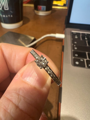 Witgouden ring met pavé diamanten