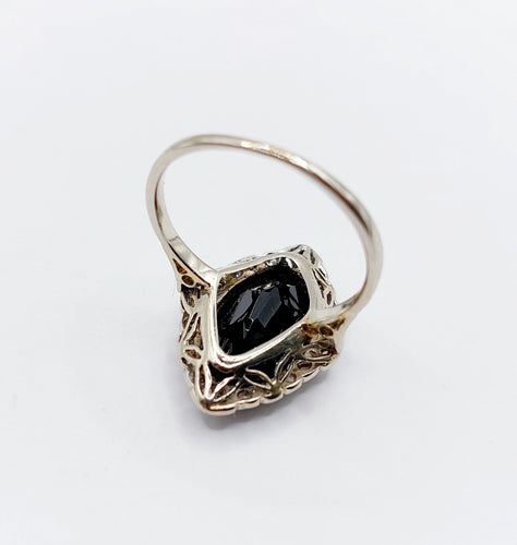 Anel pompadour Art Deco em Platina, safira 4,30 quilates e diamantes de corte antigo 