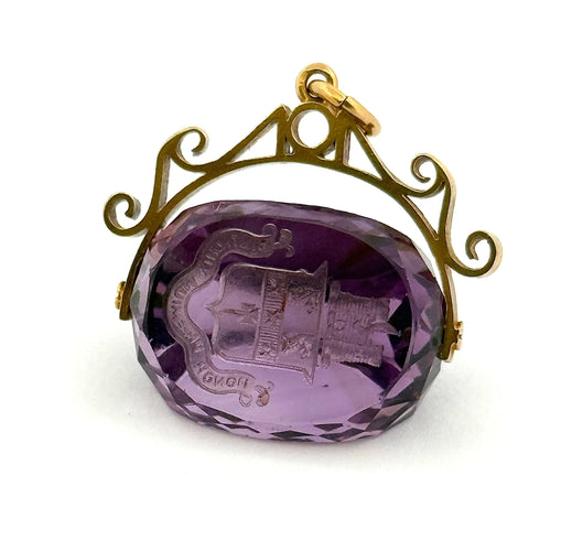 Pendentif Pendentif héraldique ancien en améthyste gravée et or 18 carats 58 Facettes