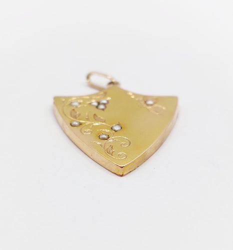 Pendentif Pendentif antique jaune blason, fleurs et papillon orné de perles (circa 1900) 58 Facettes A06306