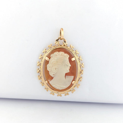 Pendentif Pendentif en or jaune et camée coquille 58 Facettes 32307