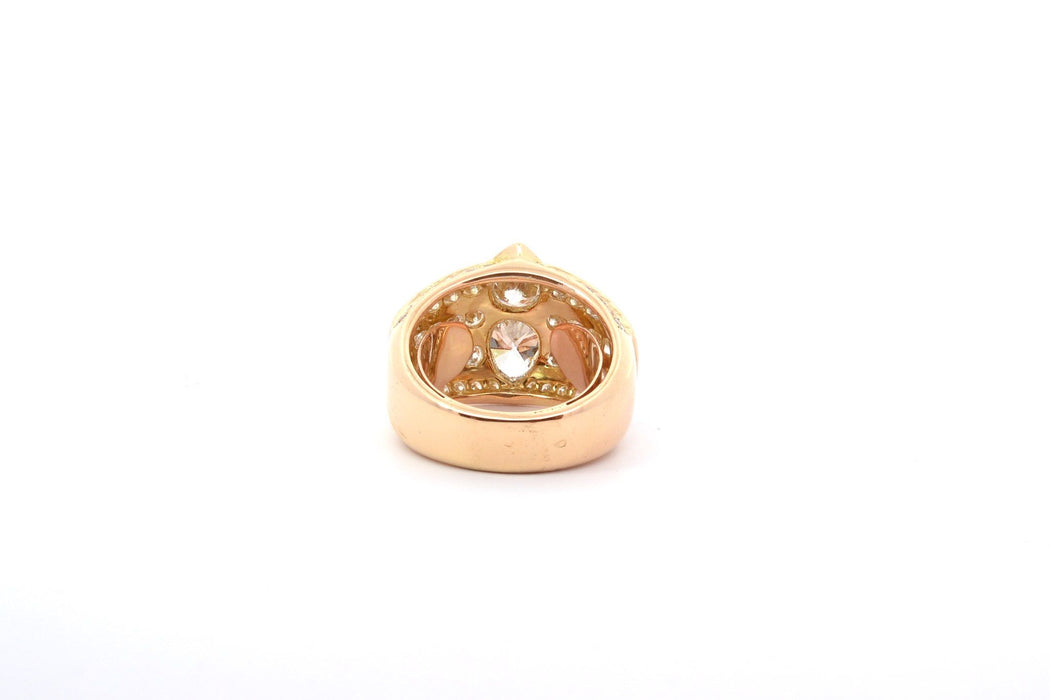 Anillo de diamantes en oro amarillo.