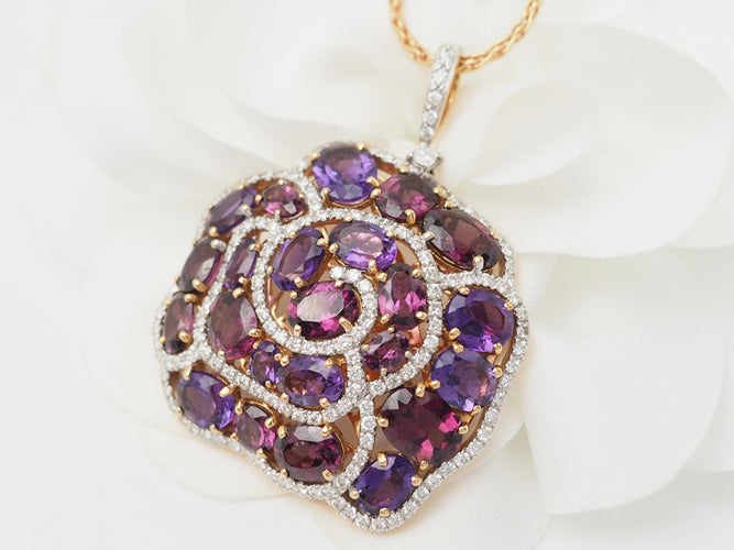 Collier Collier pendentif fleur en or rose, pierres fines et diamants 58 Facettes 33361