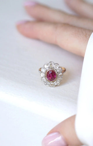 Bague Bague marguerite, rubis Birman non chauffé 1.60 Cts, diamants 58 Facettes