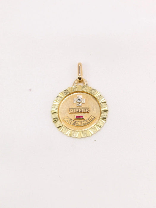 Pendentif AUGIS - Médaille amour ronde striée or jaune diamant rubis 58 Facettes J484