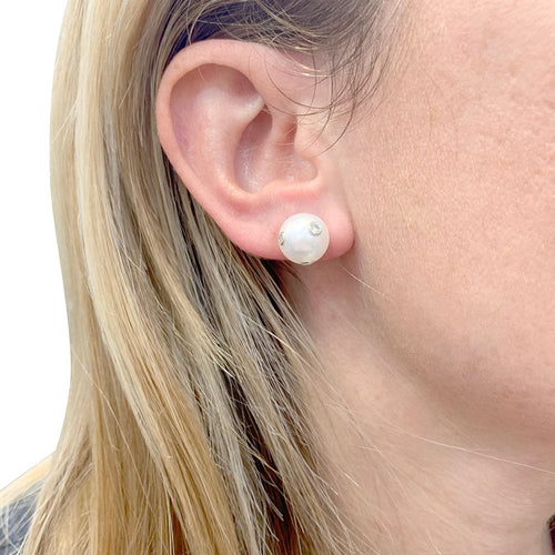 Boucles d'oreilles Puces d'oreilles or, perles, diamants. 58 Facettes 34073