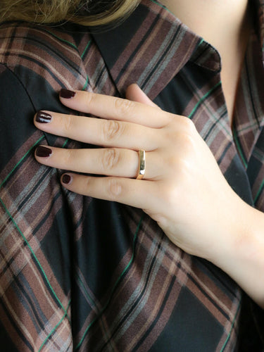 DINH VAN x PIERRE CARDIN Neliönmuotoinen keltakultainen sormus 