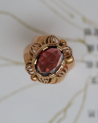 Bague 50 Bague Dôme Fleur Or Jaune et Grenat 58 Facettes A11212