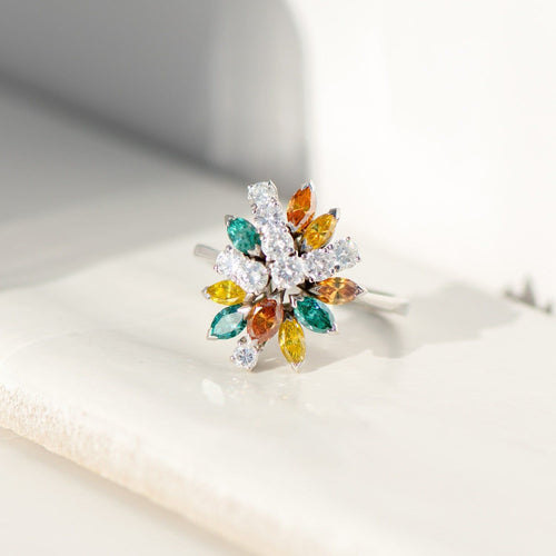 Bague Bague vintage en or blanc sertie de diamants blancs et colorés 58 Facettes 3036