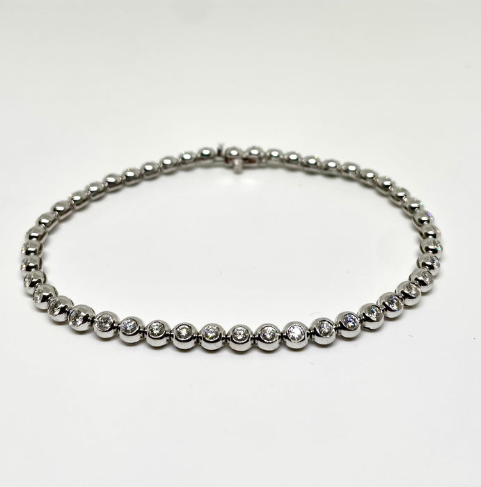 White gold tennis river bracelet 1.84 cts