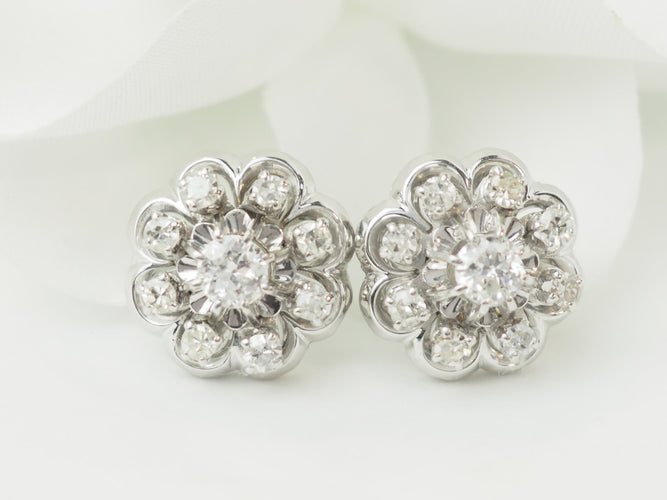Boucles d'oreilles Boucles d'oreilles marguerites en or blanc et diamants 58 Facettes 33524