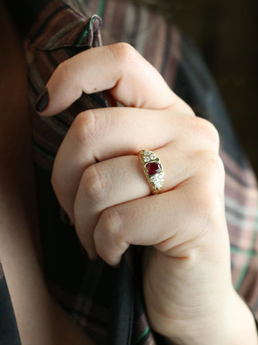 Bague 53 Bague vintage rubis coussin diamants or jaune 58 Facettes 1109.3