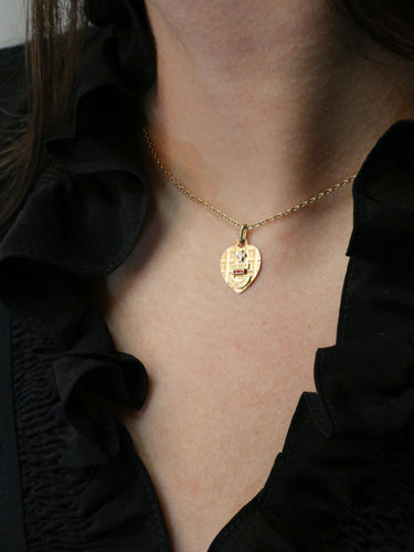 AUGIS - Médaille amour coeur Plus qu'hier moins que demain or jaune, rubis 58 Facettes J547