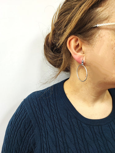 Boucles d'oreilles LOUIS VUITTON  - Créoles or blanc 58 Facettes creol.vuit.1449