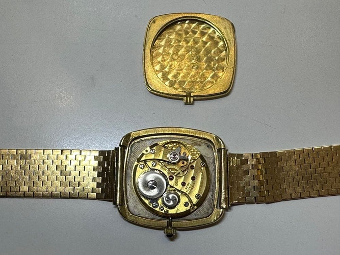 Montre vintage montre baume & mercier carree extra plate or jaune mecanique 58 Facettes 260383