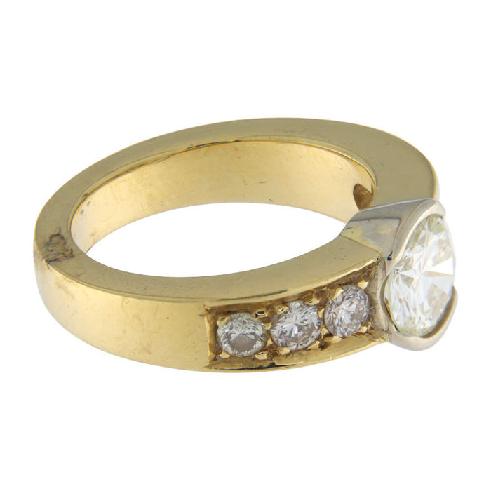 Ring in gold giallo with brilliant diamond tag