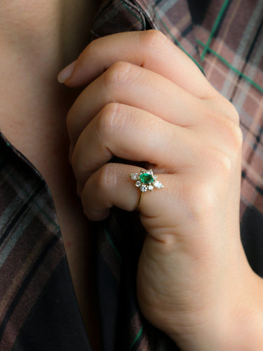 Bague 47.5 Bague marquise or jaune émeraude ovale diamants 58 Facettes 1190.7