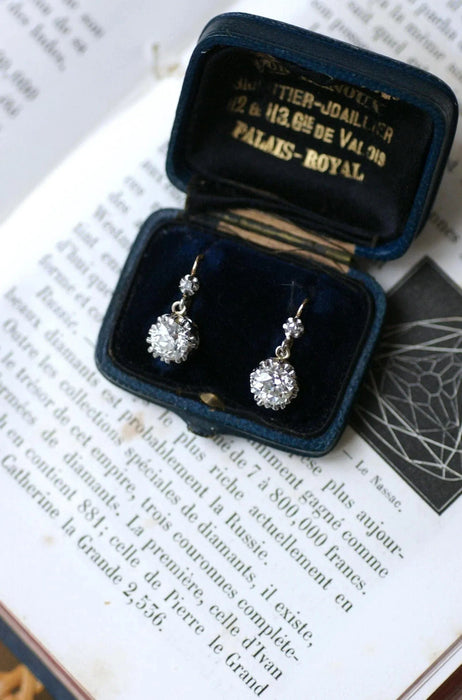 Boucles d'oreilles Dormeuses diamants 2,45 Cts, ors et platine 58 Facettes