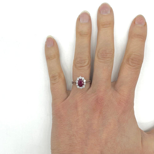 Beyaz altın, yakut ve pırlanta yüzük 