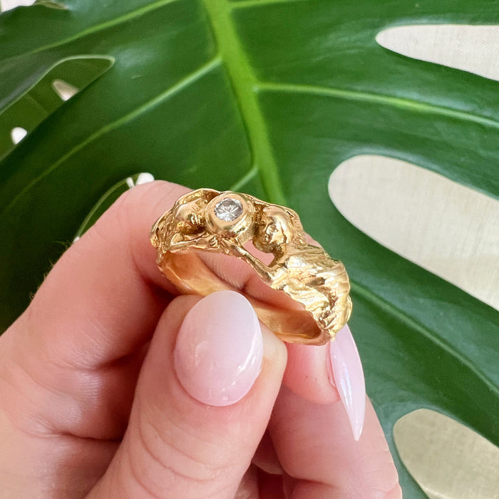 Anillo Art Nouveau con decoración de oro y diamantes para mujer.