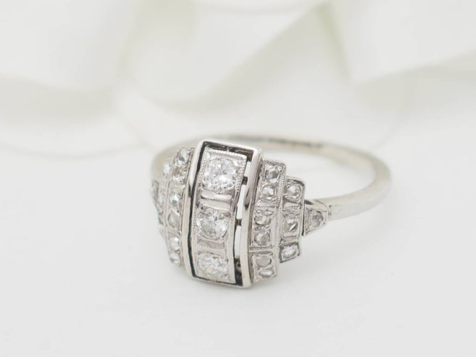 Bague 51 Bague Art Déco en or blanc, platine et diamants 58 Facettes 33255