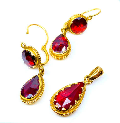 Boucles d'oreilles Parure pendentif et boucles d’oreilles en or jaune, grenat, vers 1850 58 Facettes AB640