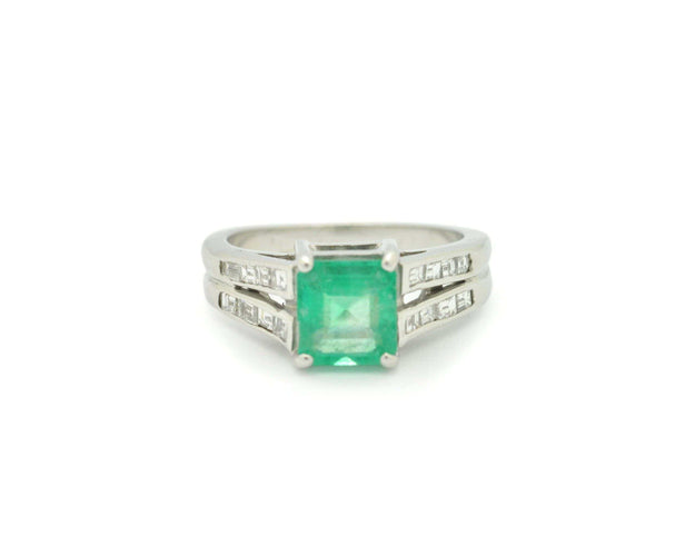 Bague Bague avec diamants latéraux et émeraude 58 Facettes