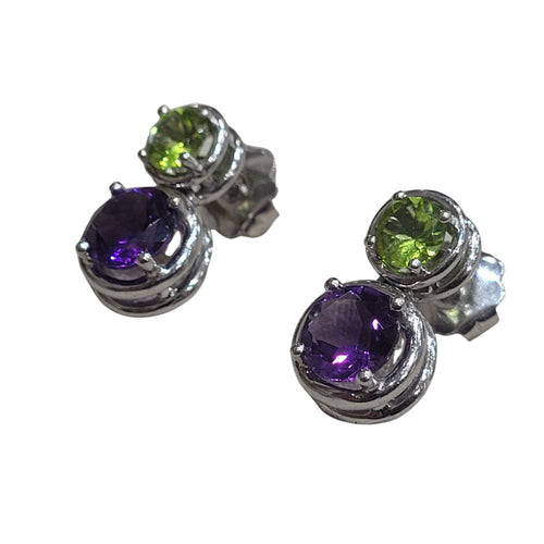 Boucles d'oreilles Boucles d'oreilles en or blanc 18 carats, améthyste et péridot 58 Facettes PE836