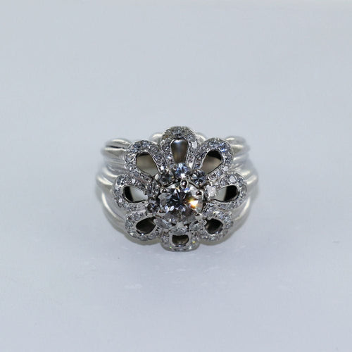 Bague Bague "fleur" en platine et diamants 58 Facettes