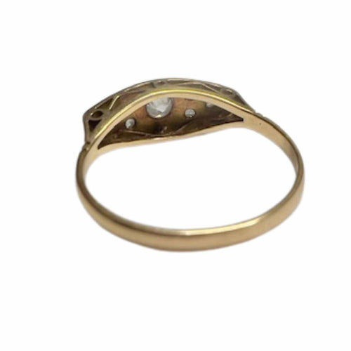 金戒指和 铂金 镶有钻石