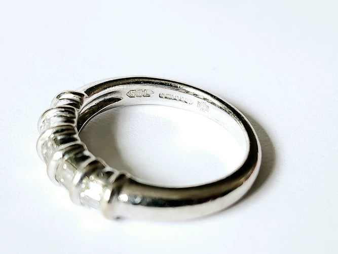 Bague 53 Demi alliance or blanc, diamants baguettes 58 Facettes