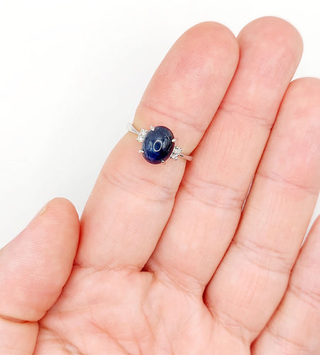 Bague 52 Bague vintage or blanc, cabochon de saphir naturel 3,65 carats, diamants 58 Facettes A05889