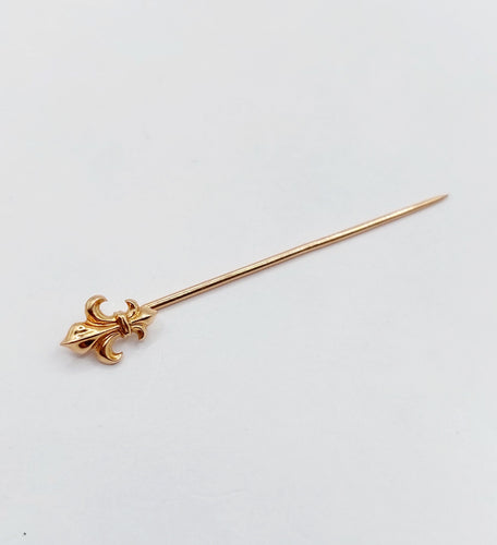Antik roséguld fleur-de-lis slips eller halsduksnål (cirka 1900)