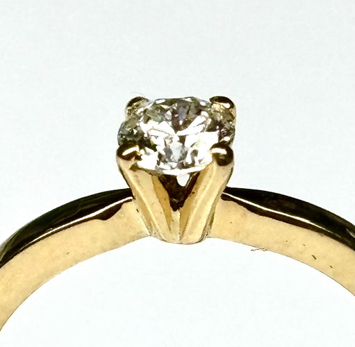 Bague 53.5 Bague solitaire en or jaune avec diamant taille brillant 58 Facettes E09