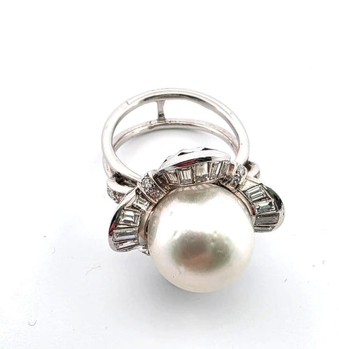 Bague 52 Bague en or blanc avec perle et diamants 58 Facettes
