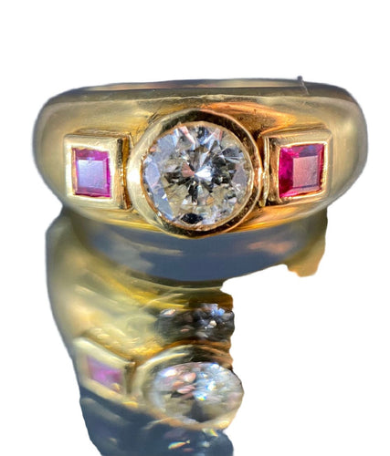 Bague 54 Bague or jaune sertie d'un diamant de 0,85 carat et de deux rubis 58 Facettes