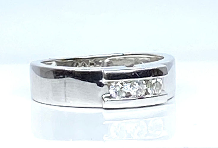 Bague 49 Bague en or blanc 18 carats, trilogie 3 diamants 58 Facettes AB532