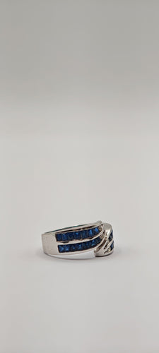 Prsten z bílého zlata, se safírem a diamantem 